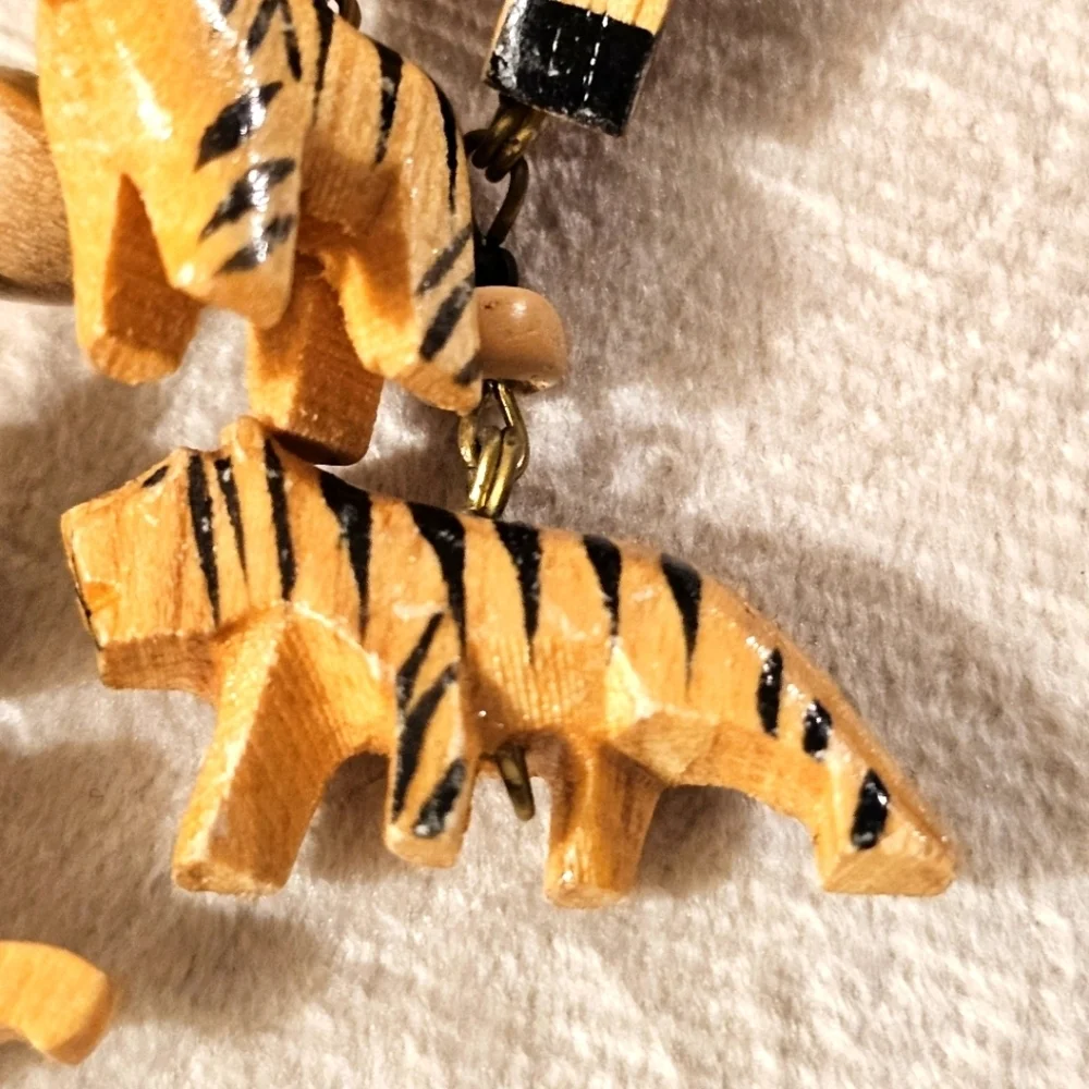 Vtg Handmade Carved Wood African Animal Brooch Pin P1P17 - Picture 4 of 9